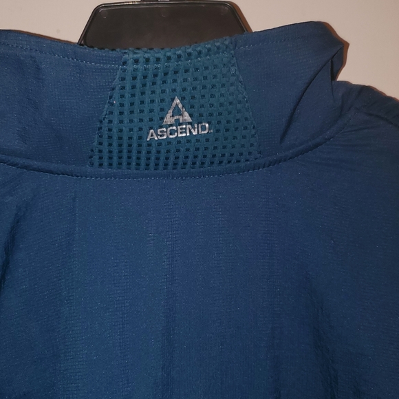 Ascend pullover - Picture 7 of 8